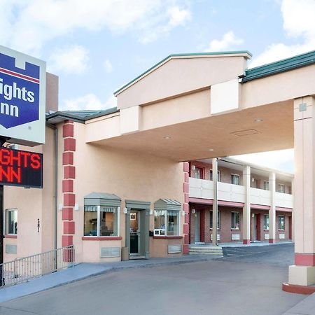 Knights Inn At Сидър Сити Екстериор снимка