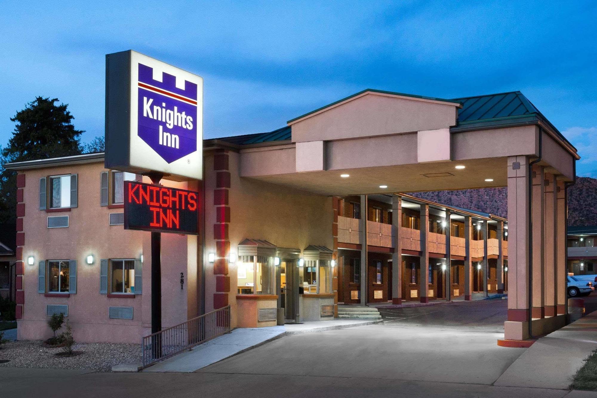 Knights Inn At Сидър Сити Екстериор снимка