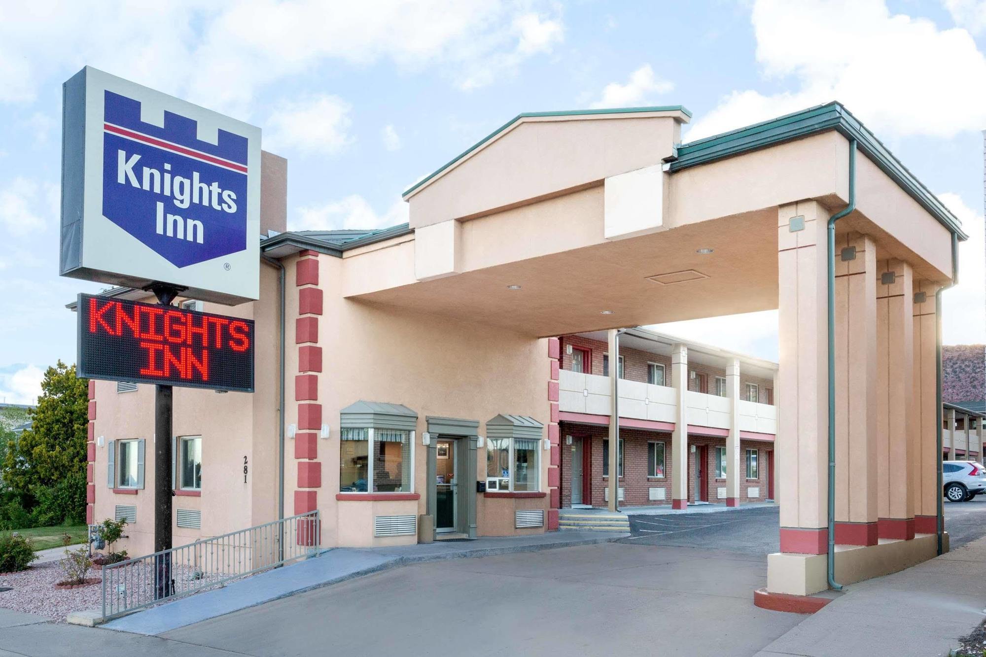 Knights Inn At Сидър Сити Екстериор снимка